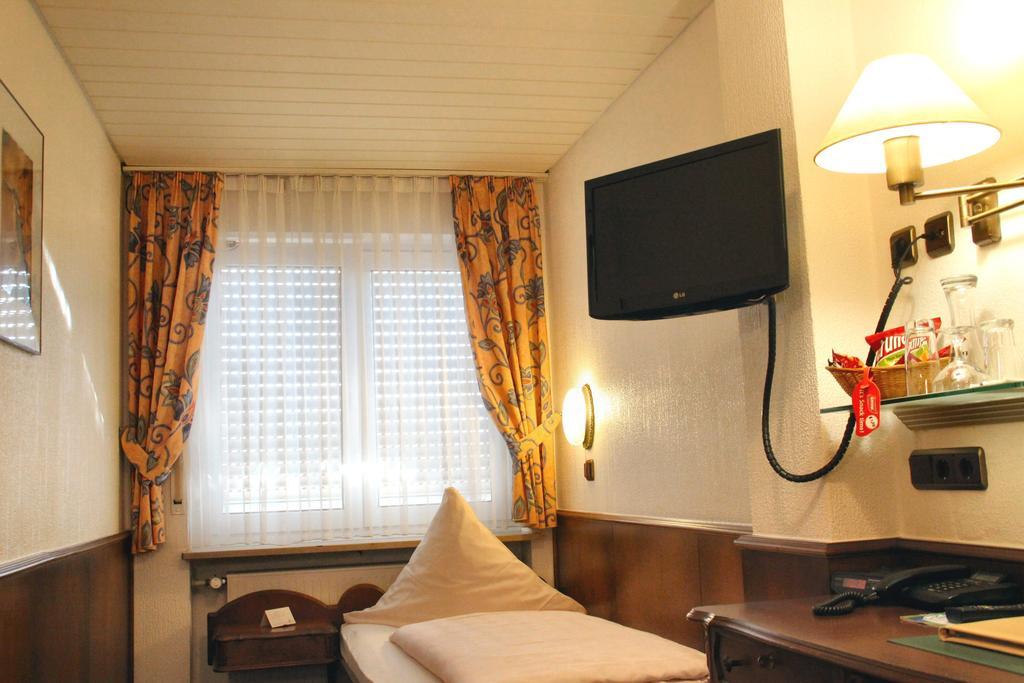 Hotel Rokokohaus Erlangen Room photo